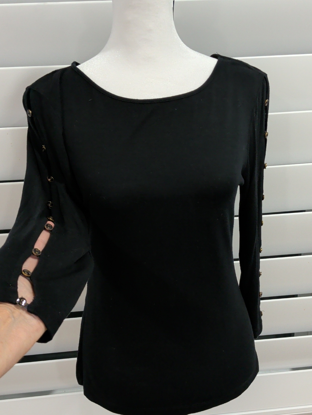 Cable & Gauge Black Long Sleeve Button-Slit Top
